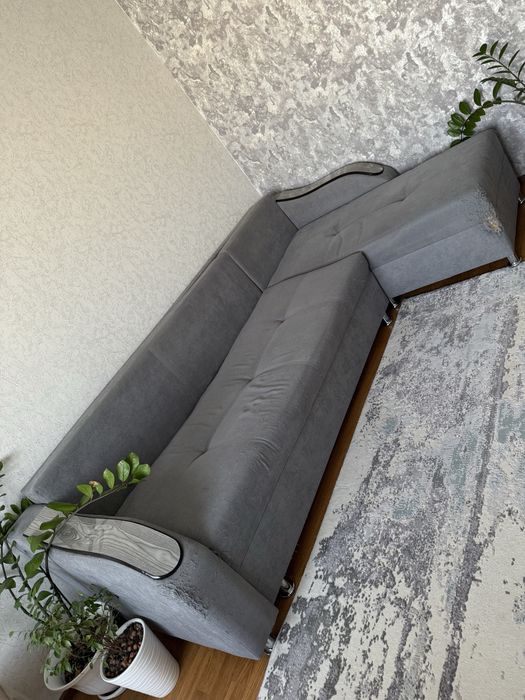 Продам диван для гостинной