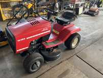 Tractor tuns iarba