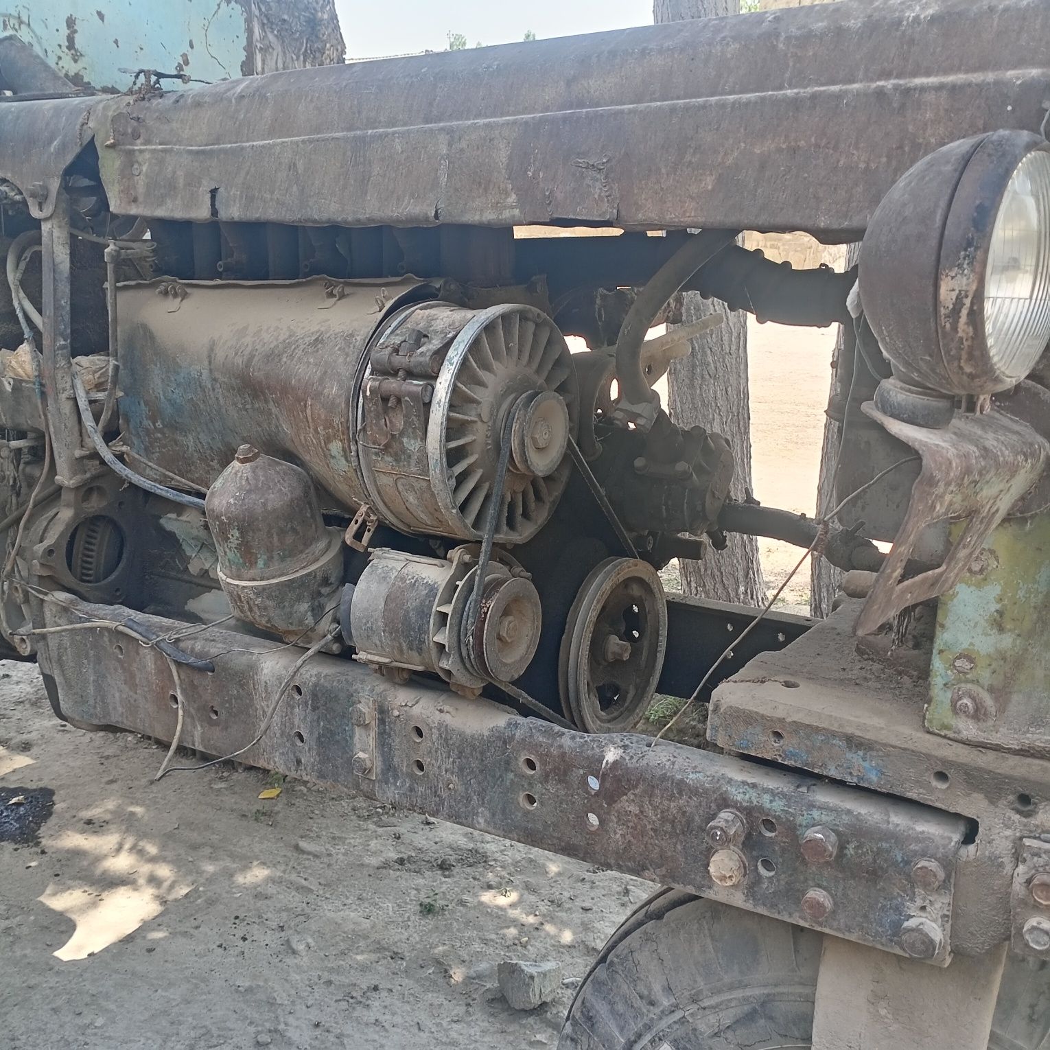 Traktor T-28 sotiladi