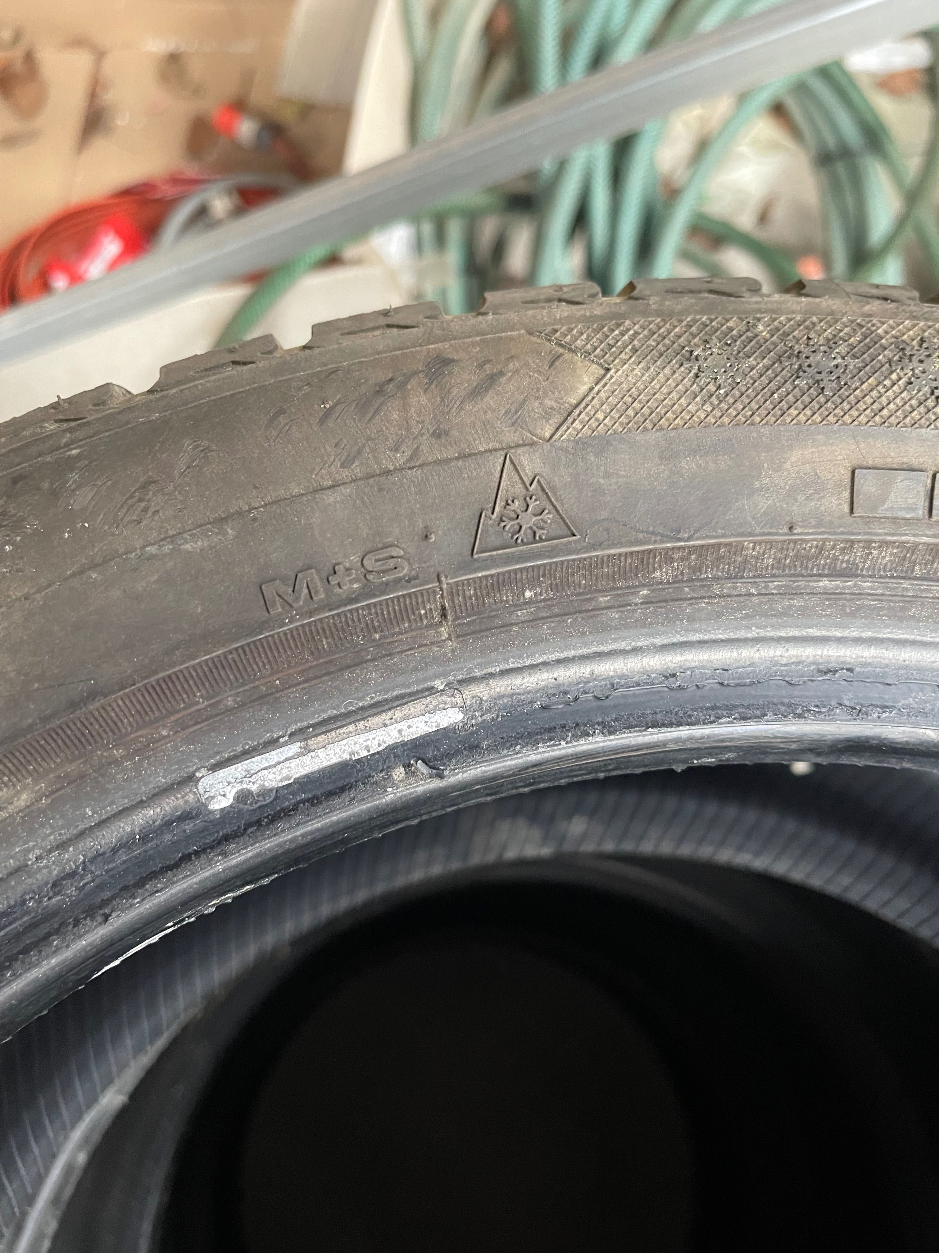 Cauciucuri de iarnă Lassa 235/45 R17 97V