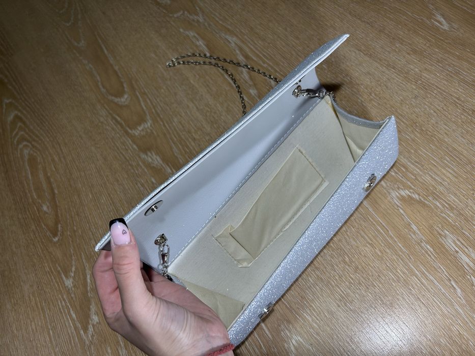 Елегантни обувки и чанта, носени веднъж.