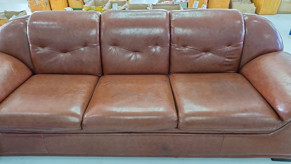 Диван кожаный  300000
