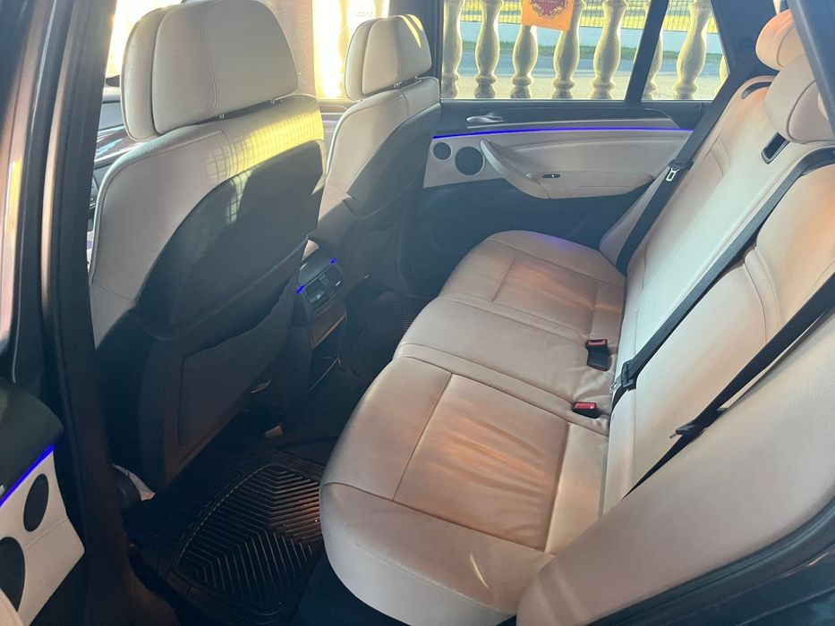 Vând bmw X5 2011 luna 12