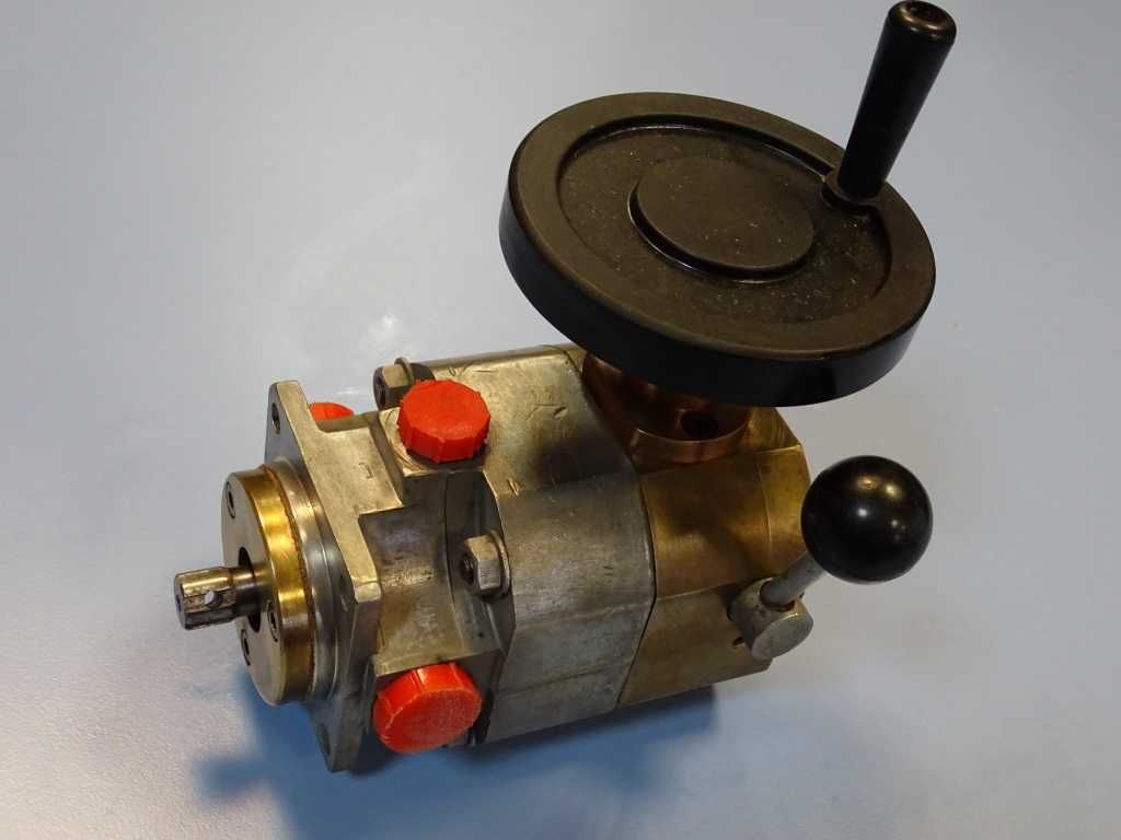 Хидравлична помпа LUCAS IP60/MMA hydraulic pump