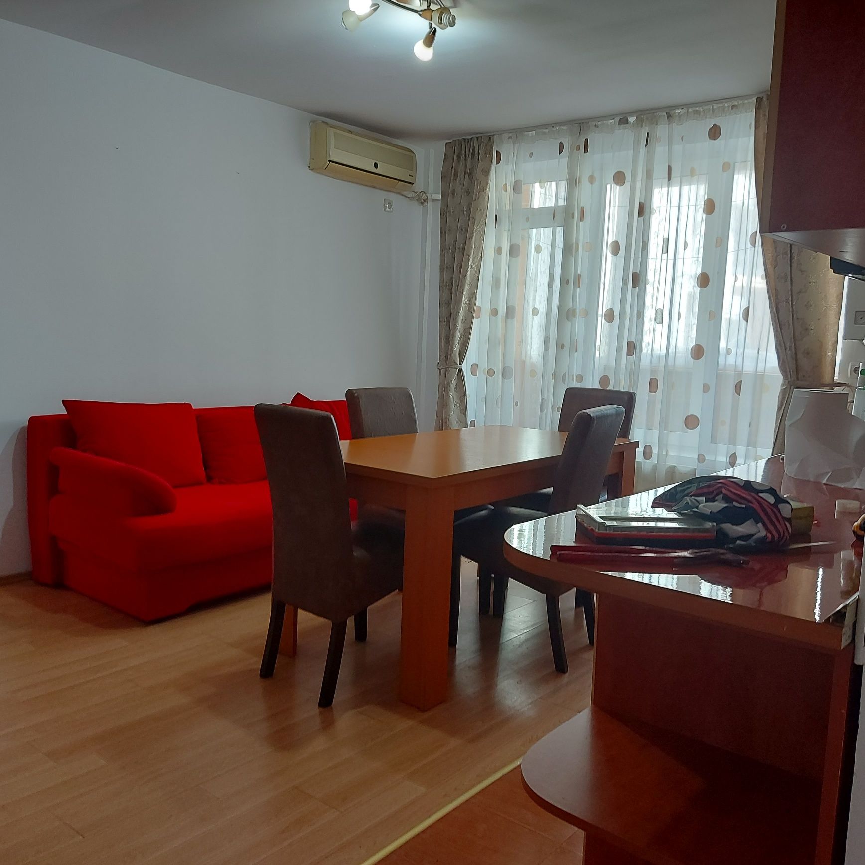 Închiriez apartament
