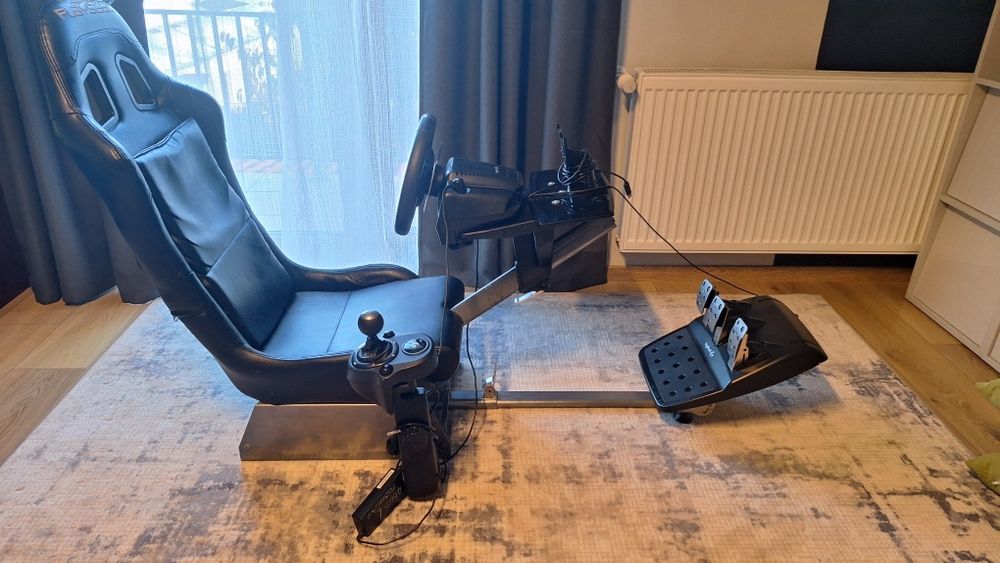 VAND URGENT !Volan Logitech g920 cu schimbator și  cu scaun Playseat d