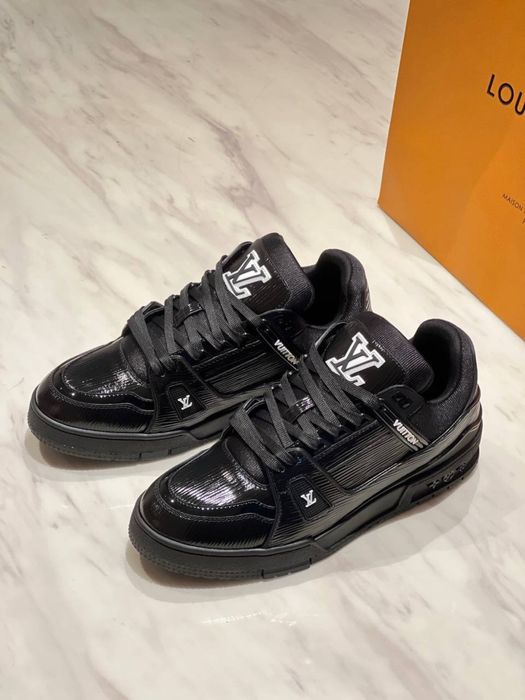 Adidasi Louis Vuitton