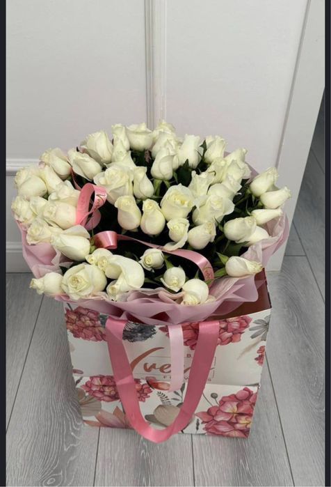 Цветы свежие.