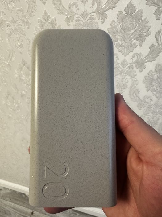 Продается Power Bank 20 000, быстрая зарядка имеется