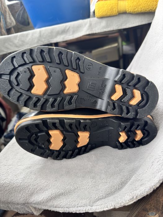 Продам резиновые сапоги