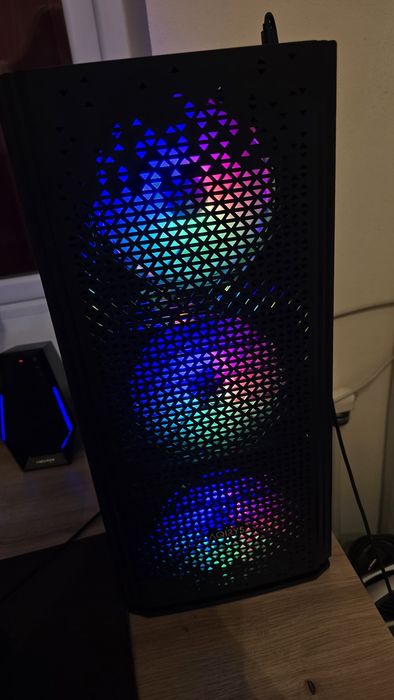 Vand pc gaming nou impecabil tipla pe geam cu ryzen 9 5900x