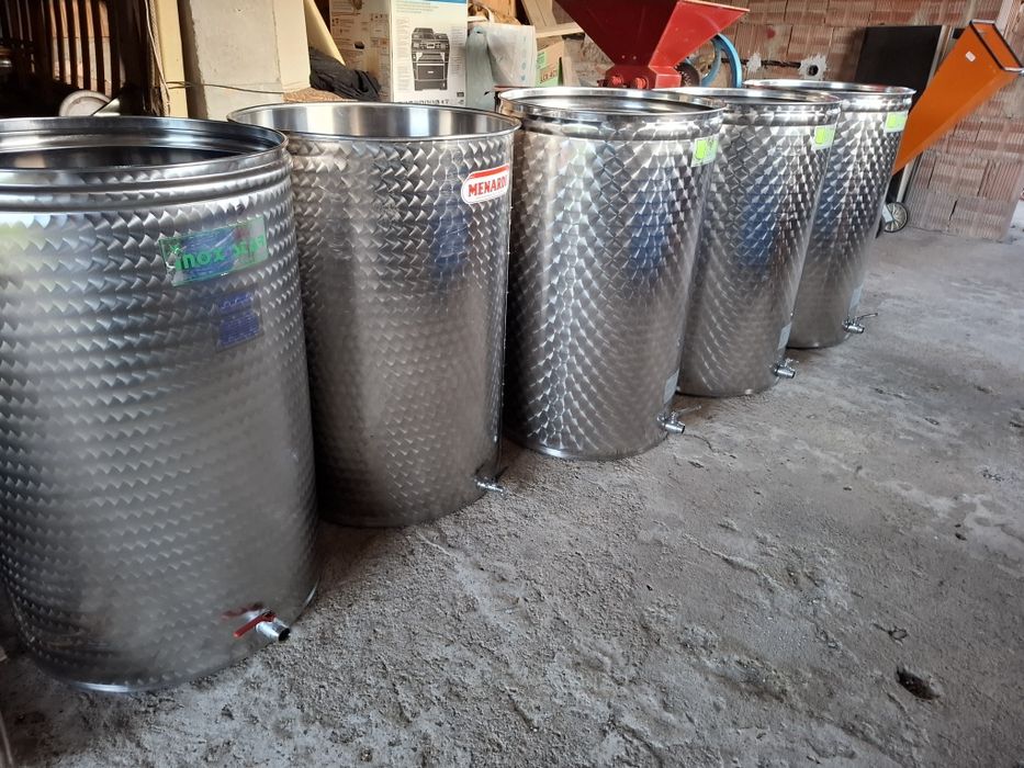 Butoi din inox cu capac flotant pentru vin