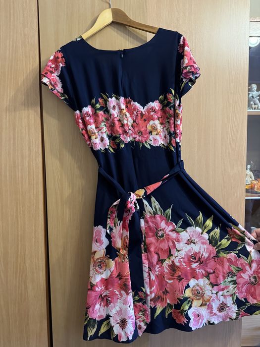Rochie cu motiv floral din voal