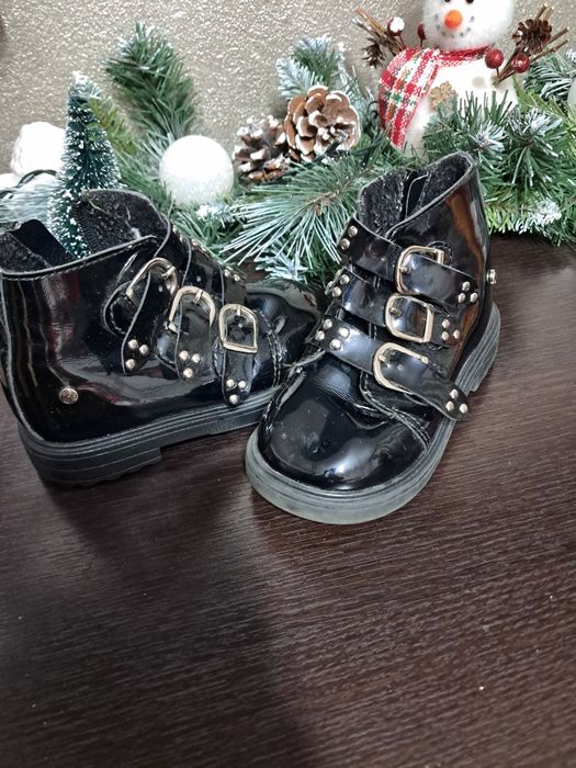 Vand papuci second-hand