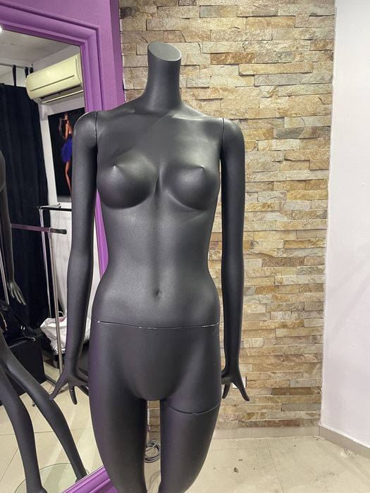 Екстравагантни манекени за дрехи- марка Ofaya