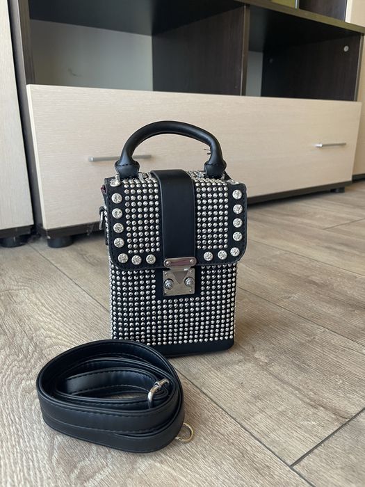 Чисто нова дамска елегантна чанта с камъчета