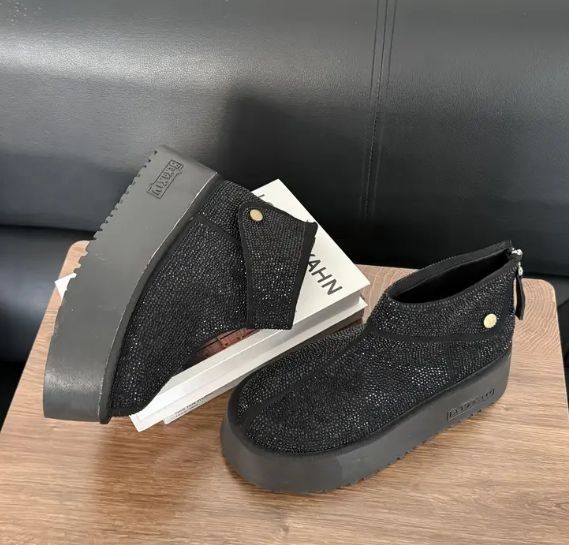 Ghete cu platforma si strasuri