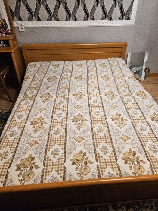 Продам спальный гарнитур.