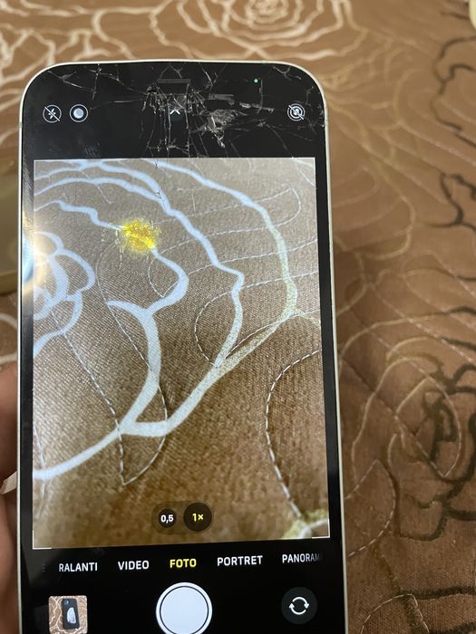 Vând iphone 12 fise sau refacere