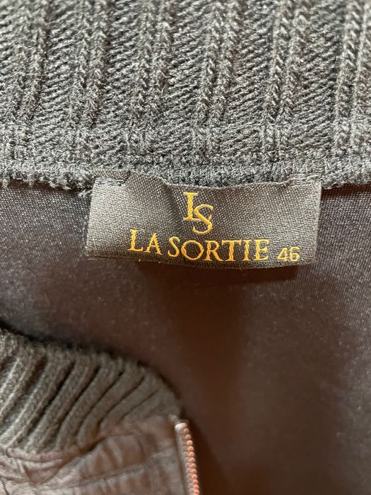 Дамска жилетка с цип.