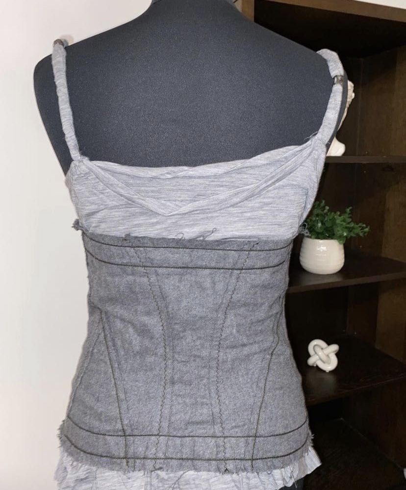 Maieu tip corset, nou