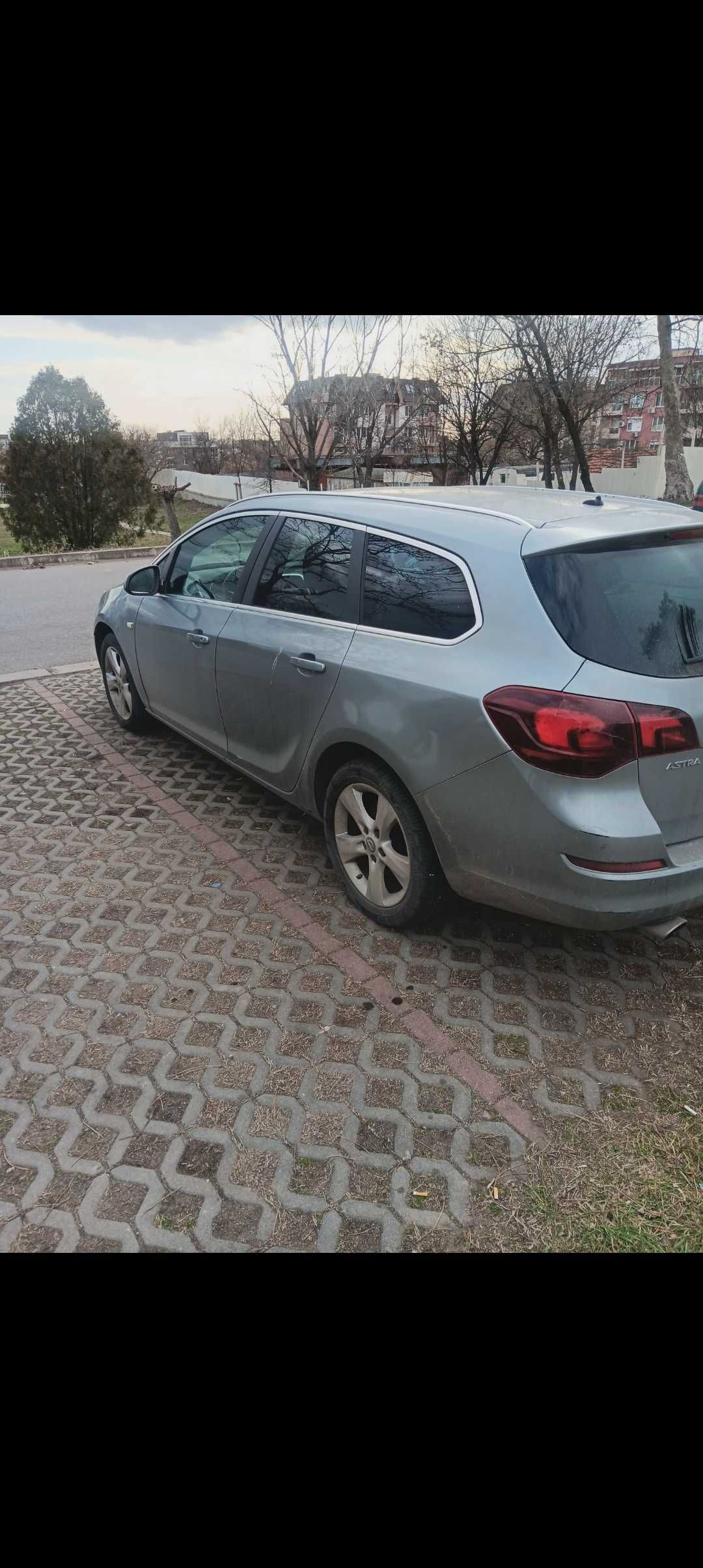 Продавам Opel astra j 2000 cdti