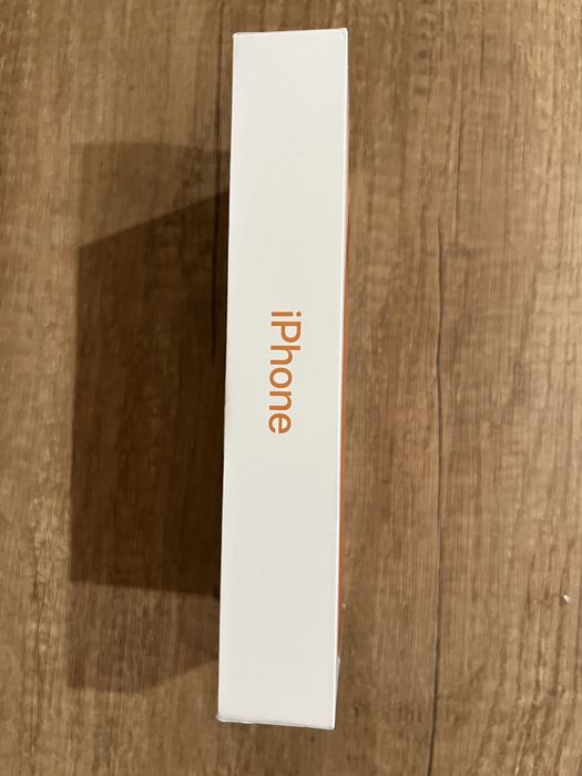 Продавам чисто нов неотварян iPhone 17 PRO оранжев 256GB