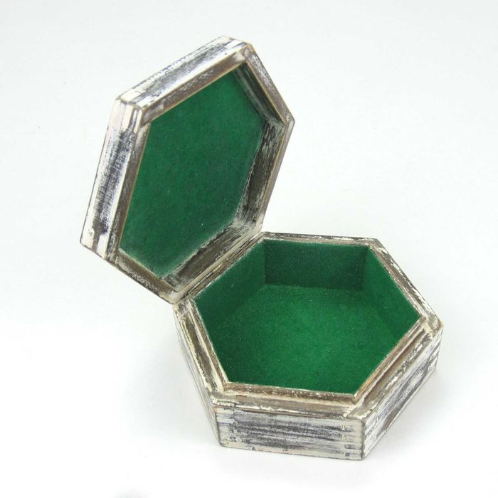 Кутия за бижута с лалета