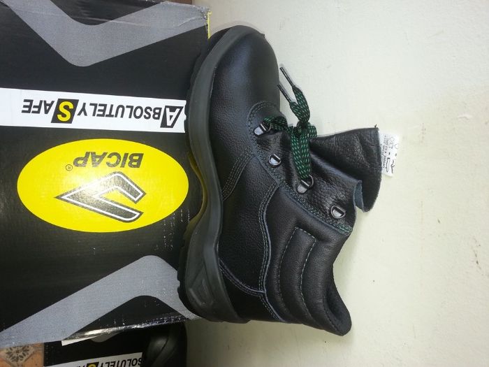 Продавам работни обувки високо качество