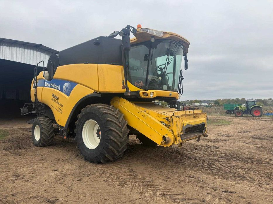 Combina NEW HOLLAND CX 8070
