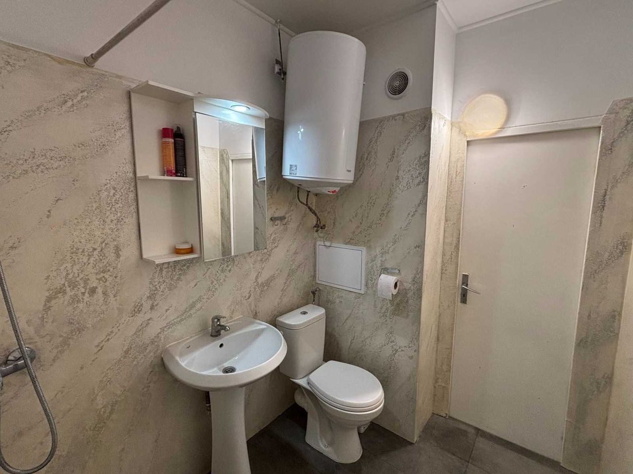 Продава се Тристаен апартамент в Пловдив, Христо Смирненски - 65 кв.м за 1768 €/кв.м - Снимка #9