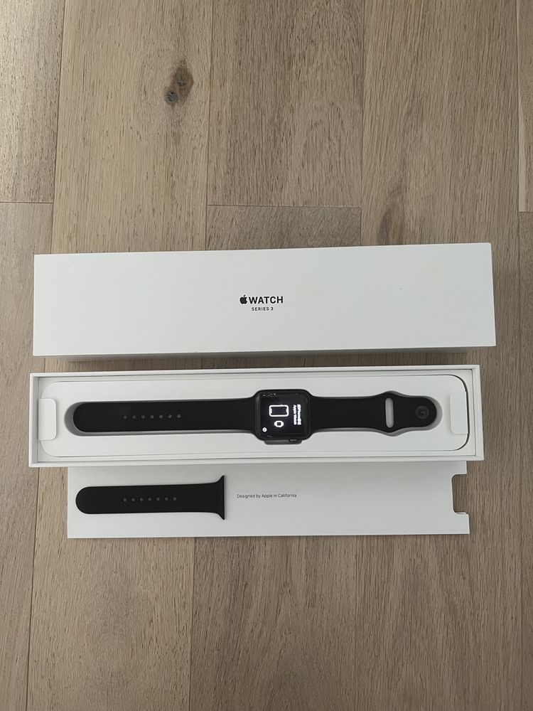 Vand smartwatch apple seria 3 42mm pentru piese