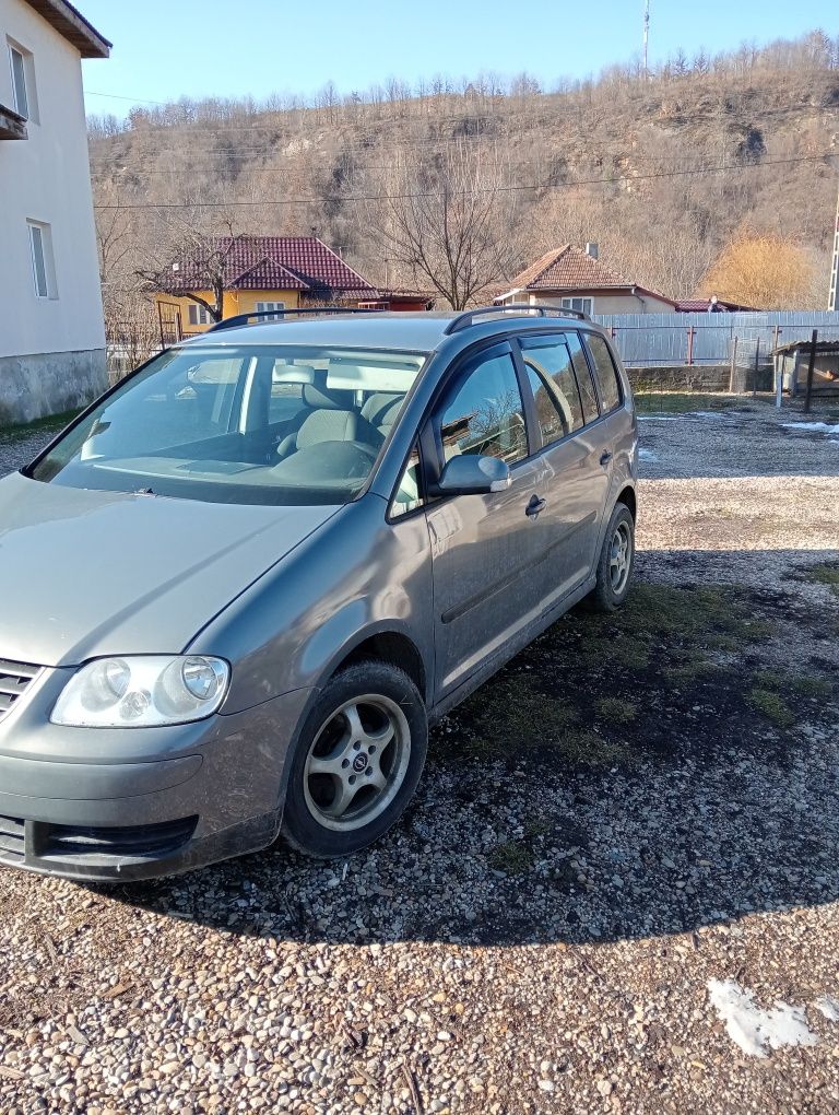 Vând volkswagen Touran urgent