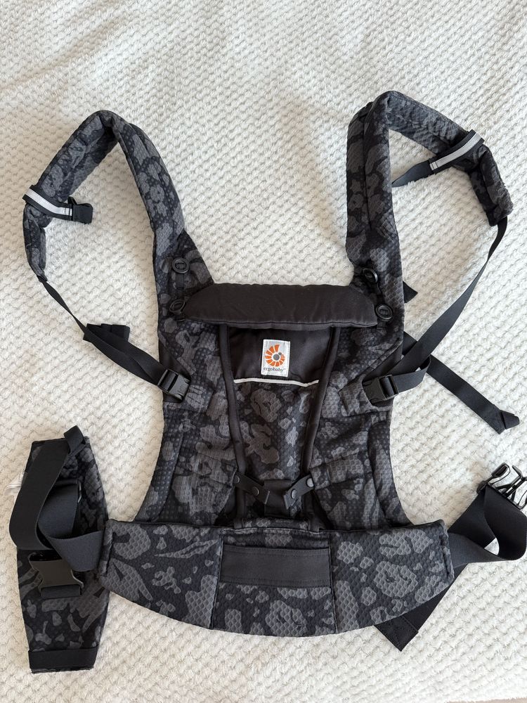 Раница - като нова - Еrgobaby Adapt SoftFlex Mesh, Onyx Blooms