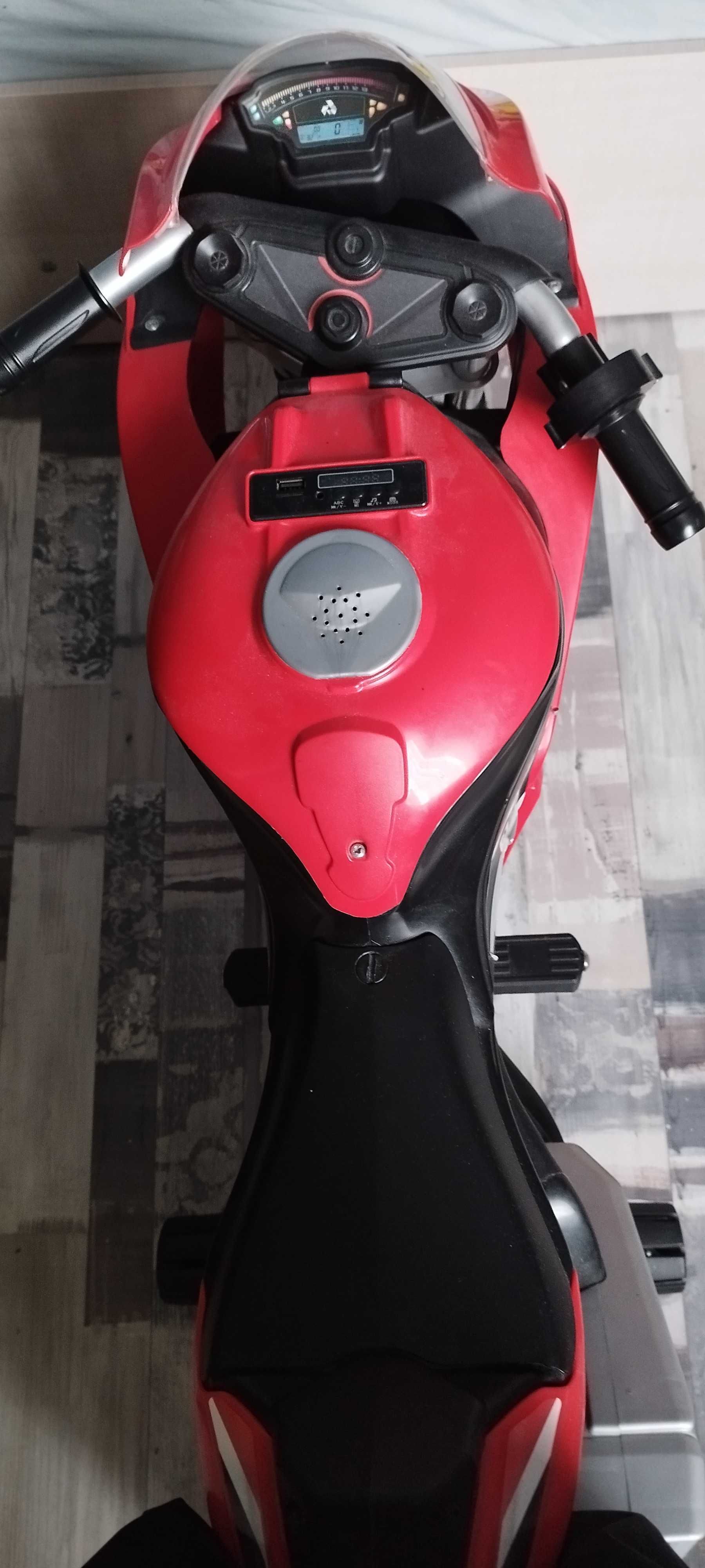 Детски акумулаторен мотор Honda CBR 12V