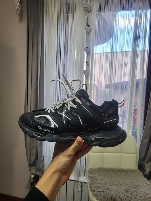Balenciaga track