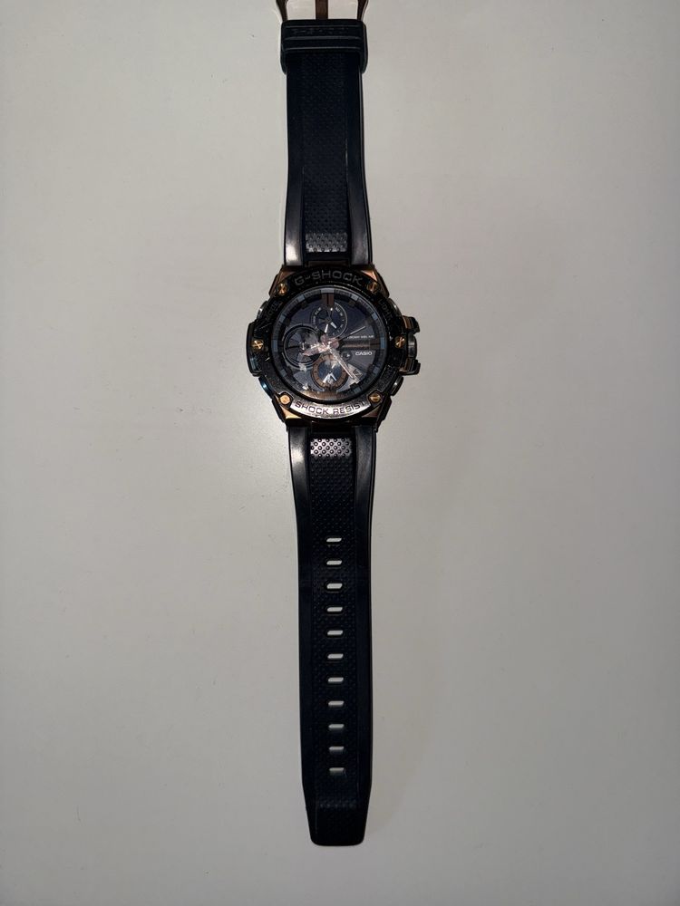Часовник G-Shock GST B-100