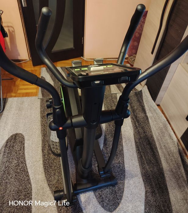 Vând bicicletă eliptică DHS in stare foarte bună