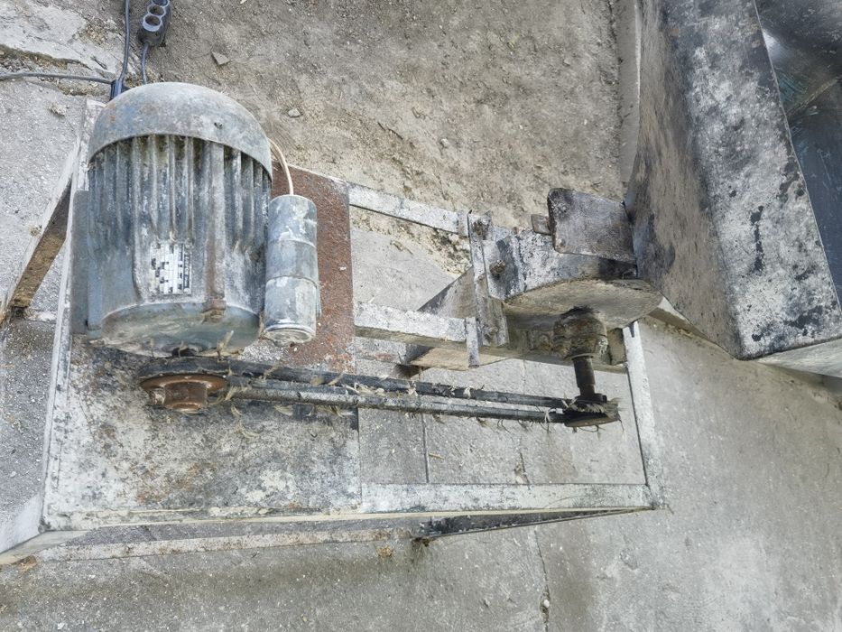 Фуражомелка с двигател.