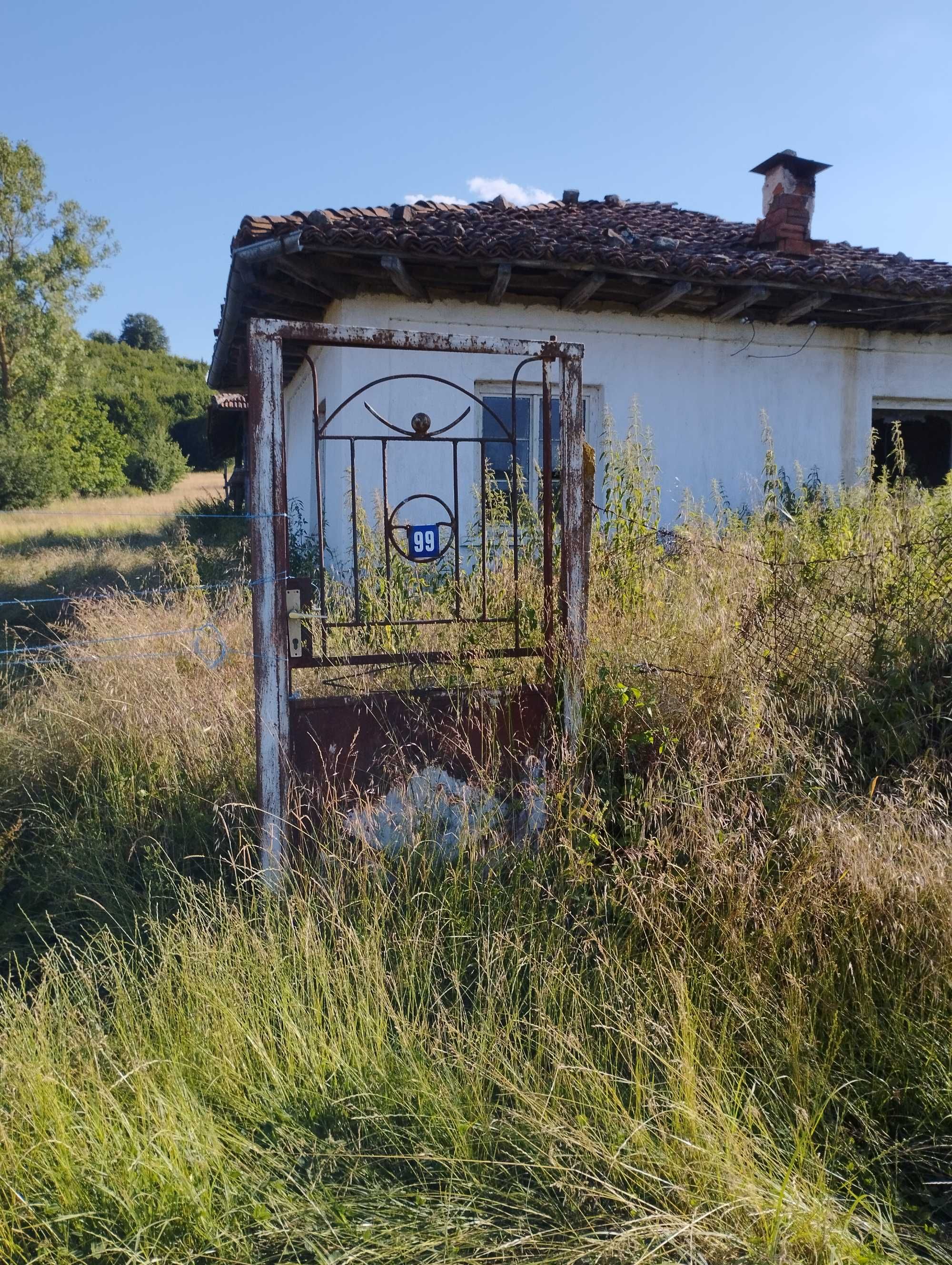 Къща с двор в Сливенския балкан