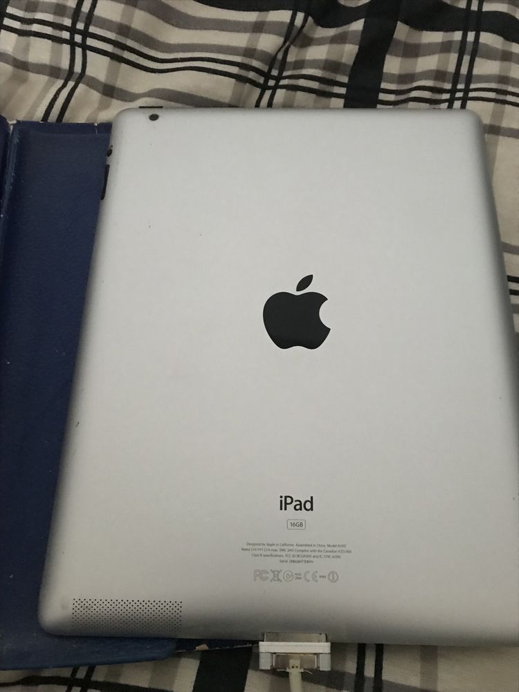 Tableta Ipad Apple crăpată
