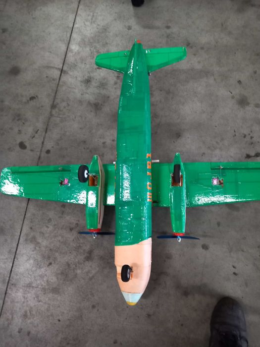 Aeromodel RC confectionat manual