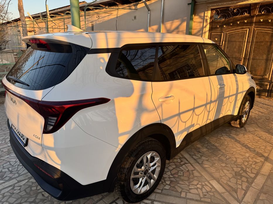 Киа Carens 1 позиция, 6 местный