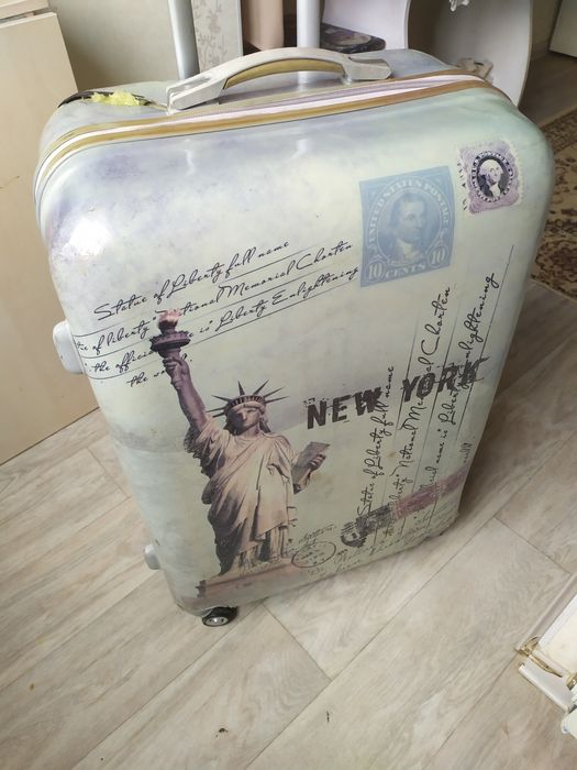 Продам дёшево большой чемодан