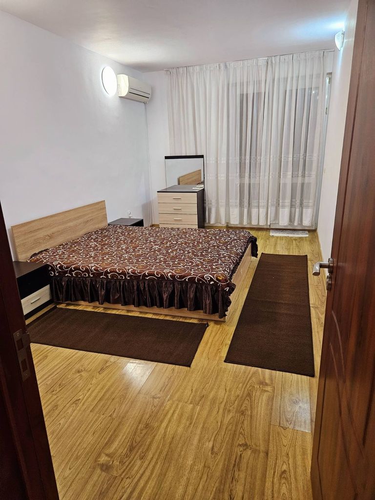 Дава се под наем Двустаен апартамент в Пазарджик, Център - 70 кв.м за 229.5 € - Снимка #2