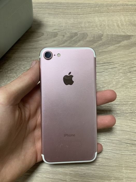 Dezmembrez sau vand iphone 7 roz