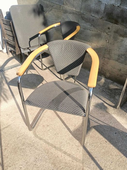 Set 6 scaune deosebite pe cadru metalic