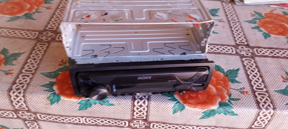 Vând radio  cu stik aux. Nou