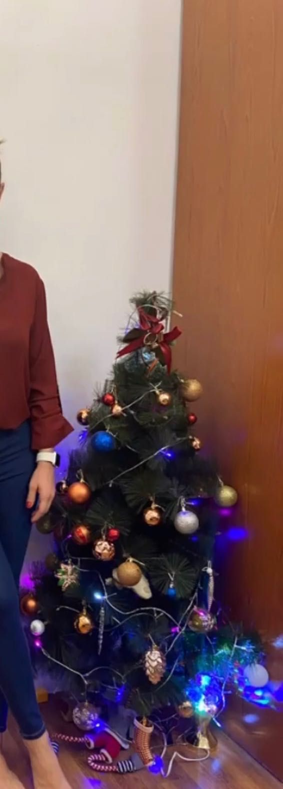 Продам новогоднюю искусственную елку