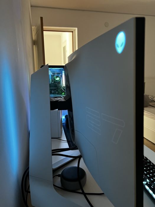 Monitor Gaming Alienware 27″ – Full HD, 240 Hz, 1 ms, G-Sync